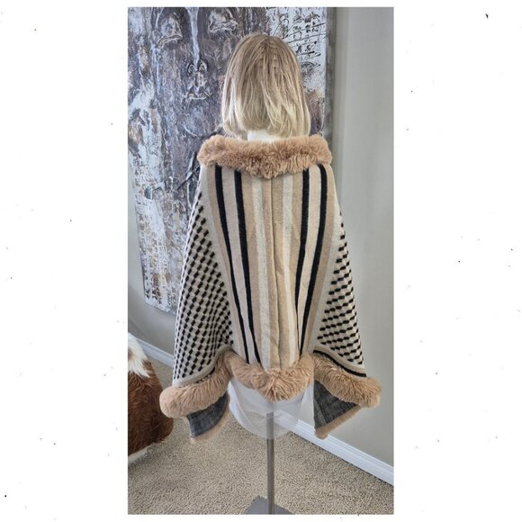 Poncho - Picture 2 of 3